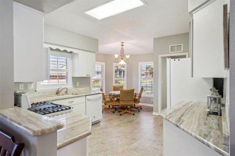 Villa ou maison à vendre à Tavares, Floride: 2 chambres, 137.87 m2 № 2430569 - photo 17