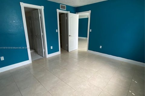 Copropriété à louer à Hialeah Gardens, Floride: 2 chambres, 89.19 m2 № 1923814 - photo 11