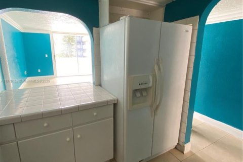 Copropriété à louer à Hialeah Gardens, Floride: 2 chambres, 89.19 m2 № 1923814 - photo 5