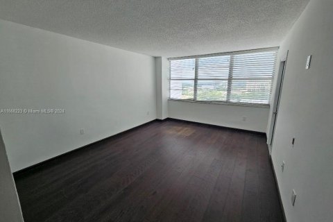 Condo in Aventura, Florida, 3 bedrooms  № 1763592 - photo 18