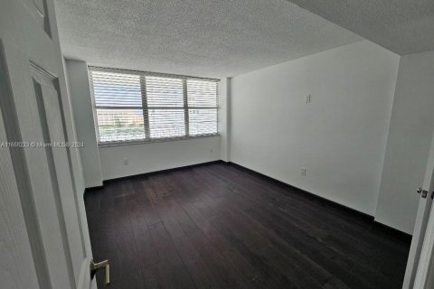 Condo in Aventura, Florida, 3 bedrooms  № 1763592 - photo 14
