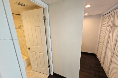 Condo in Aventura, Florida, 3 bedrooms  № 1763592 - photo 21