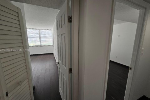 Condo in Aventura, Florida, 3 bedrooms  № 1763592 - photo 17