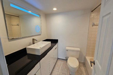 Condo in Aventura, Florida, 3 bedrooms  № 1763592 - photo 16