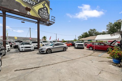 Commercial property in Miami, Florida № 1936435 - photo 4