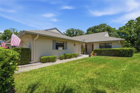 Condominio en New Port Richey, Florida, 2 dormitorios  № 2201044