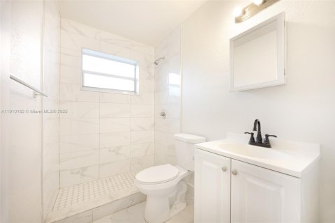Villa ou maison à louer à Miami, Floride: 2 chambres, 90.12 m2 № 1966414 - photo 13