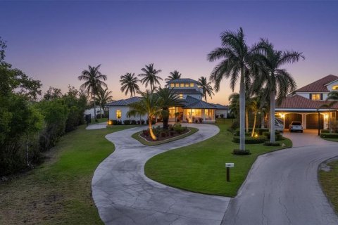 House in Matlacha, Florida 4 bedrooms, 373.56 sq.m. № 2130288 - photo 2