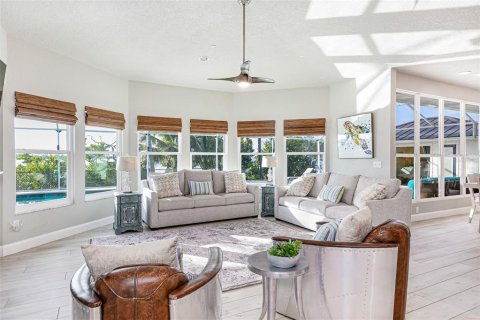 House in Matlacha, Florida 4 bedrooms, 373.56 sq.m. № 2130288 - photo 17