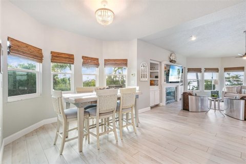 House in Matlacha, Florida 4 bedrooms, 373.56 sq.m. № 2130288 - photo 19