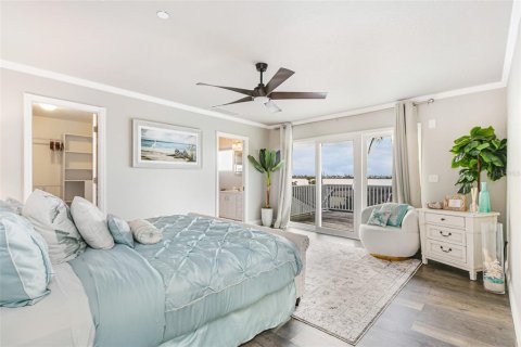 House in Matlacha, Florida 4 bedrooms, 373.56 sq.m. № 2130288 - photo 30