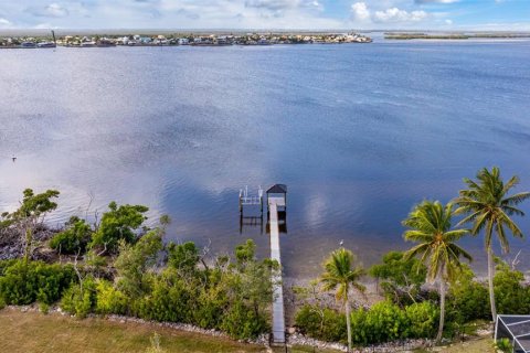 House in Matlacha, Florida 4 bedrooms, 373.56 sq.m. № 2130288 - photo 6