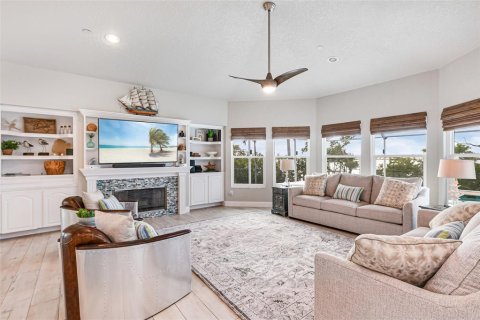 House in Matlacha, Florida 4 bedrooms, 373.56 sq.m. № 2130288 - photo 14