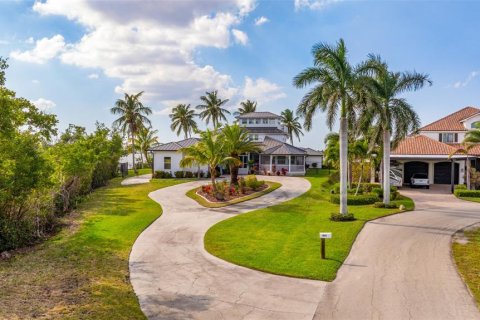 House in Matlacha, Florida 4 bedrooms, 373.56 sq.m. № 2130288 - photo 8