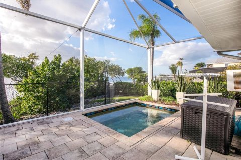 House in Matlacha, Florida 4 bedrooms, 373.56 sq.m. № 2130288 - photo 11