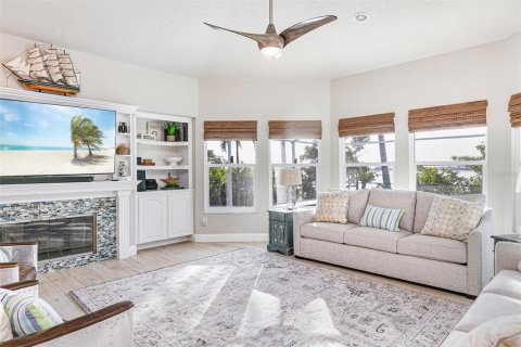House in Matlacha, Florida 4 bedrooms, 373.56 sq.m. № 2130288 - photo 18