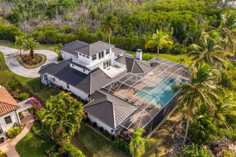 House in Matlacha, Florida 4 bedrooms, 373.56 sq.m. № 2130288 - photo 4
