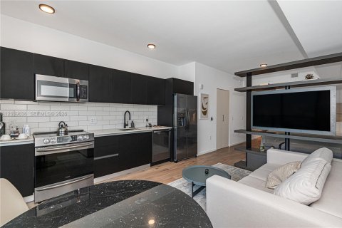 Condo in Miami, Florida, 1 bedroom  № 2178730 - photo 3