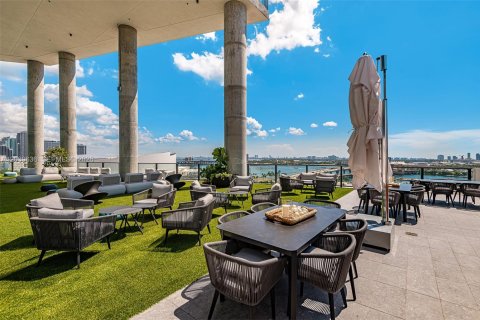 Condo in Miami, Florida, 1 bedroom  № 2178730 - photo 6