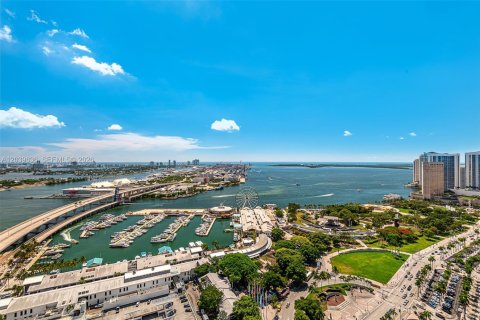 Condo in Miami, Florida, 1 bedroom  № 2178730 - photo 11