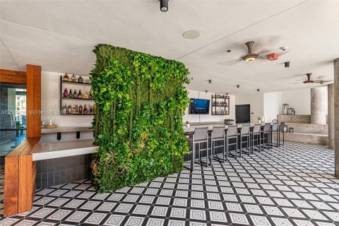 Condo in Miami, Florida, 1 bedroom  № 2178730 - photo 9