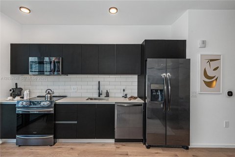 Condo in Miami, Florida, 1 bedroom  № 2178730 - photo 2