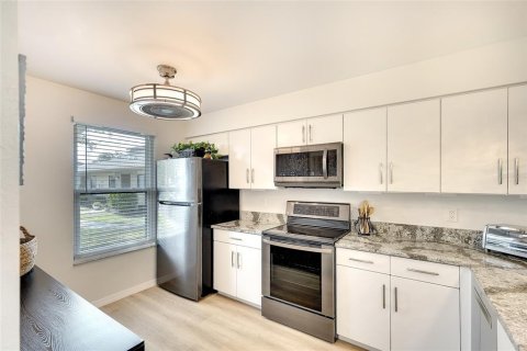 Copropriété à vendre à Bradenton, Floride: 2 chambres, 107.77 m2 № 1781185 - photo 4