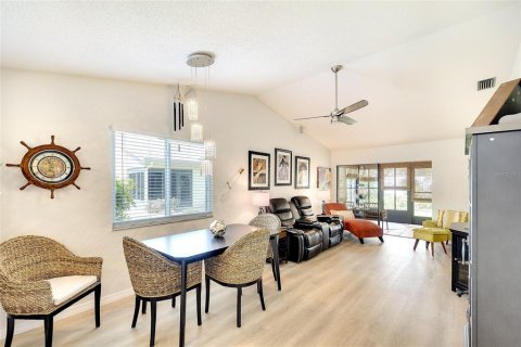 Copropriété à vendre à Bradenton, Floride: 2 chambres, 107.77 m2 № 1781185 - photo 9