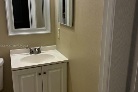 Condo in St. Lucie, Florida, 2 bedrooms  № 2086647 - photo 10