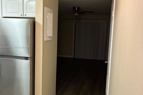 Condo in St. Lucie, Florida, 2 bedrooms  № 2086647 - photo 3