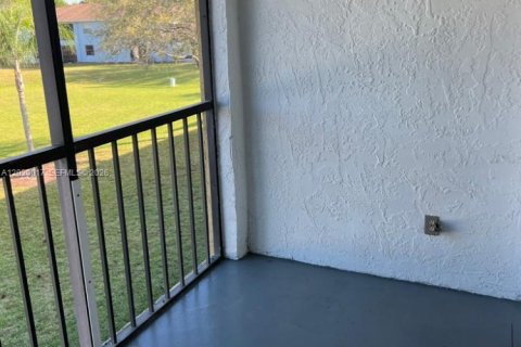 Condo in St. Lucie, Florida, 2 bedrooms  № 2086647 - photo 14