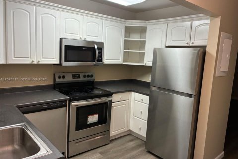 Condo in St. Lucie, Florida, 2 bedrooms  № 2086647 - photo 2