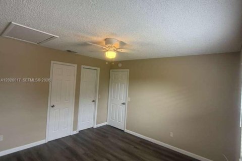Condo in St. Lucie, Florida, 2 bedrooms  № 2086647 - photo 7