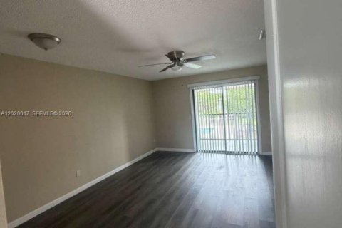 Condo in St. Lucie, Florida, 2 bedrooms  № 2086647 - photo 6