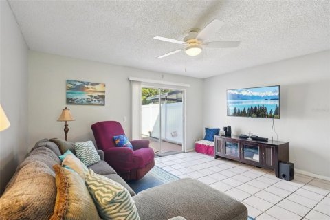 Adosado en venta en Tampa, Florida, 2 dormitorios, 110 m2 № 1523931 - foto 7