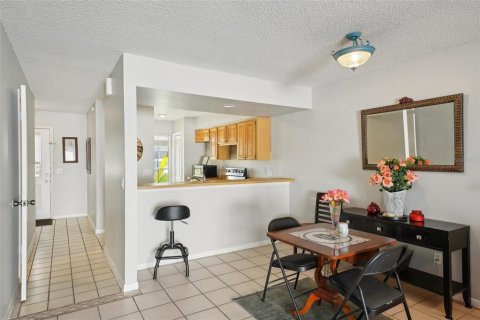 Adosado en venta en Tampa, Florida, 2 dormitorios, 110 m2 № 1523931 - foto 8
