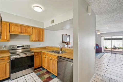Adosado en venta en Tampa, Florida, 2 dormitorios, 110 m2 № 1523931 - foto 11