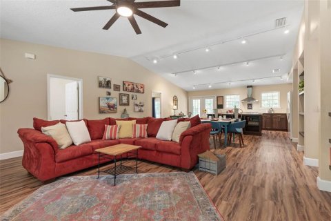 House in Bunnell, Florida 4 bedrooms, 212.1 sq.m. № 2237240 - photo 10