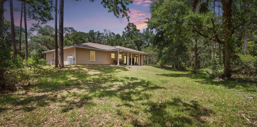 House in Bunnell, Florida 4 bedrooms, 212.1 sq.m. № 2237240