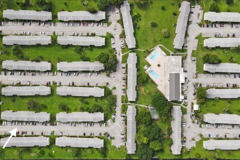 Купить кондоминиум в Маргит, Флорида 2 спальни, 91.97м2, № 2083048 - фото 28