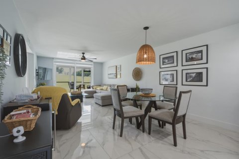 Copropriété à vendre à Pembroke Pines, Floride: 2 chambres, 108.7 m2 № 2249500 - photo 5