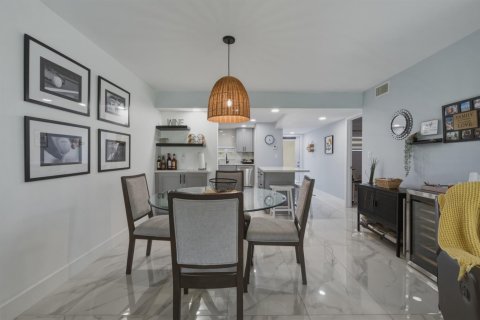 Copropriété à vendre à Pembroke Pines, Floride: 2 chambres, 108.7 m2 № 2249500 - photo 3