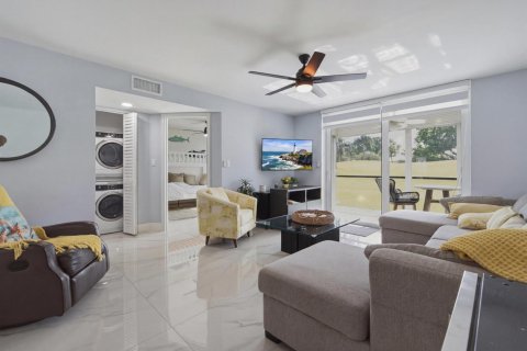 Copropriété à vendre à Pembroke Pines, Floride: 2 chambres, 108.7 m2 № 2249500 - photo 4