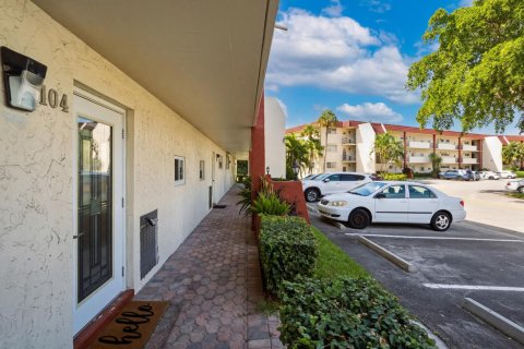 Copropriété à vendre à Pembroke Pines, Floride: 2 chambres, 108.7 m2 № 2249500 - photo 20