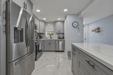Copropriété à vendre à Pembroke Pines, Floride: 2 chambres, 108.7 m2 № 2249500 - photo 2
