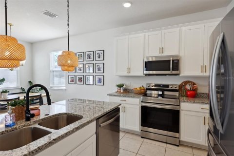 House in Tavares, Florida 4 bedrooms, 201.69 sq.m. № 1602967 - photo 16