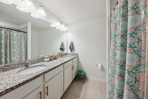 House in Tavares, Florida 4 bedrooms, 201.69 sq.m. № 1602967 - photo 24