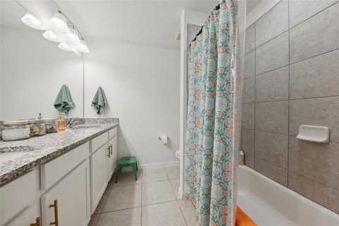 House in Tavares, Florida 4 bedrooms, 201.69 sq.m. № 1602967 - photo 23