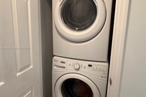 Condominio en venta en Miami, Florida, 1 dormitorio, 70.79 m2 № 2031766 - foto 13