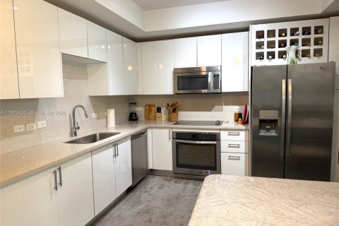 Condominio en venta en Miami, Florida, 1 dormitorio, 70.79 m2 № 2031766 - foto 2